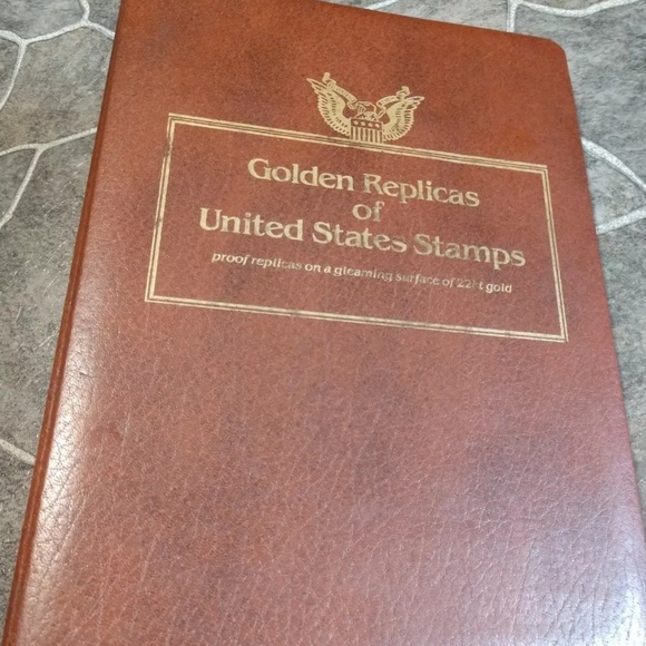 Lot of 2 huge books of Gold Replicas of US Stamps - Picture 5 of 8
